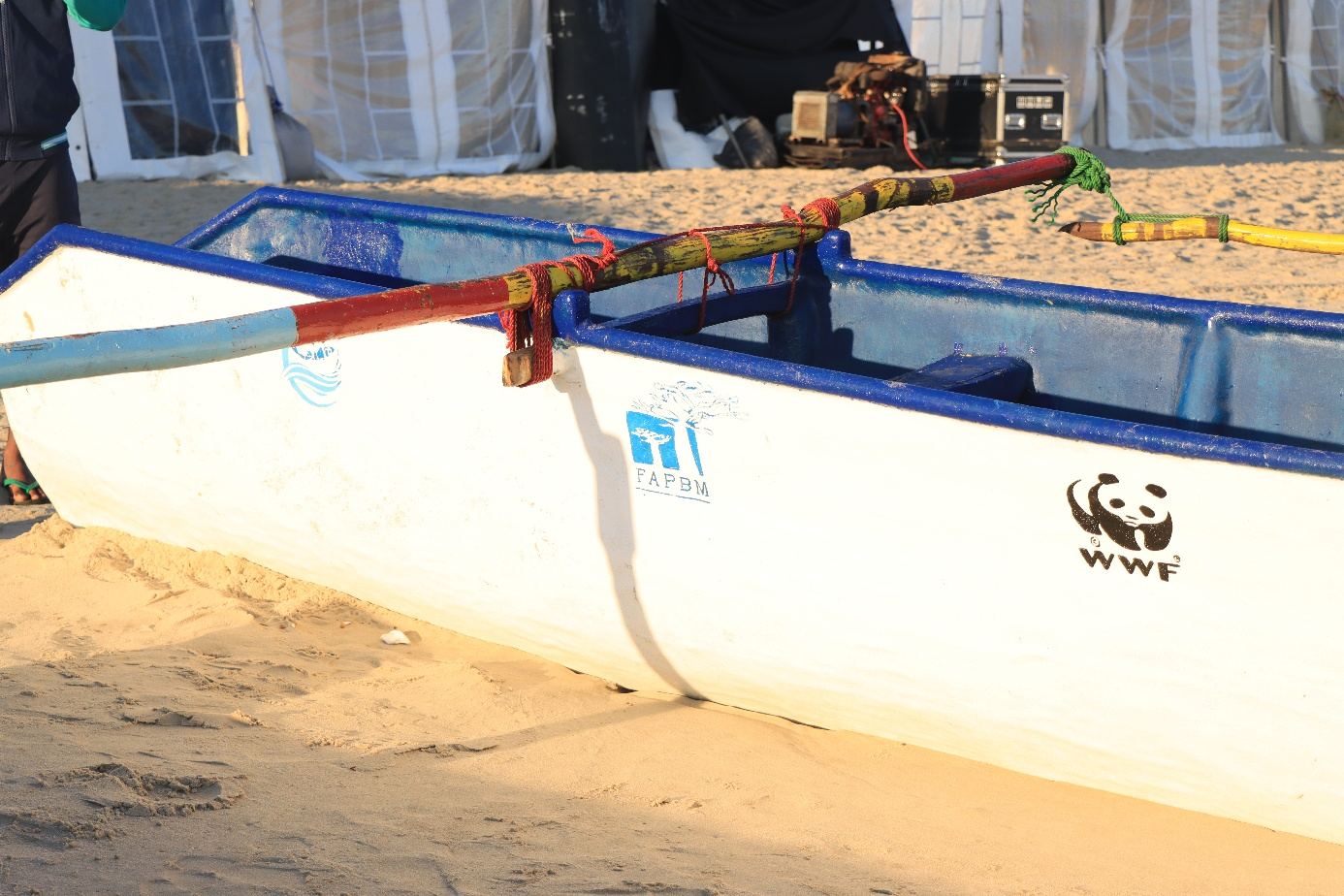 Pirogues motorisées, octroyées à FIVOI, dans le cadre du projet GEF6-AMP